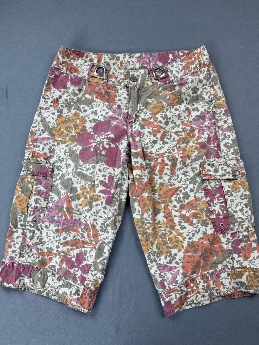 Athleta Vintage Chaturanga Cargo Capri Pants Size S Floral Utility Pockets
